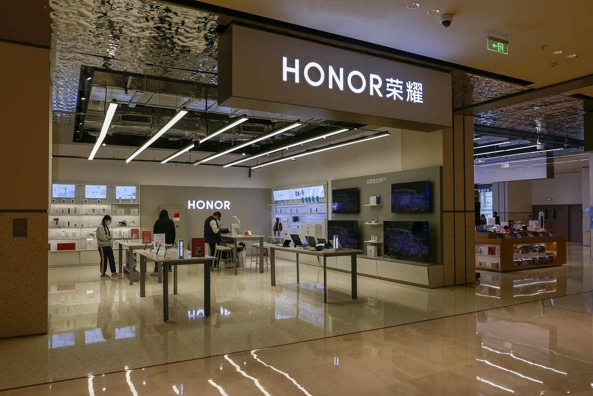 用2022年初入手的松下LX100M2相机拍天津文化中心内万象城的照片。