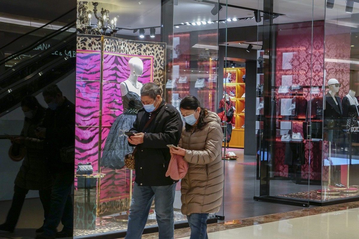 用2022年初入手的松下LX100M2相机拍天津文化中心内万象城的照片。