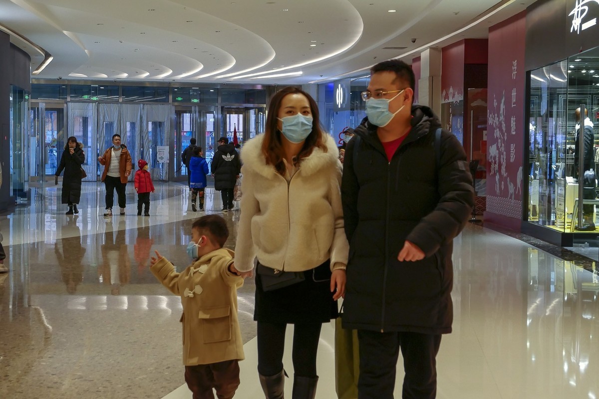 用2022年初入手的松下LX100M2相机拍天津文化中心内万象城的照片。