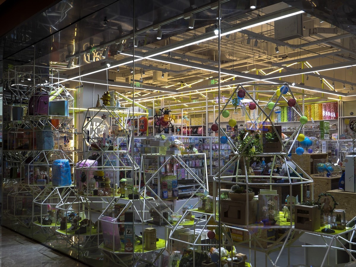 用2022年初入手的松下LX100M2相机拍天津文化中心内万象城的照片。