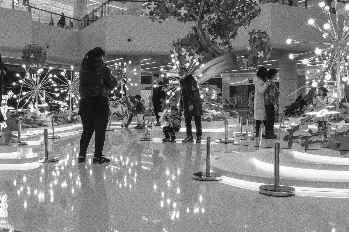 用2022年初入手的松下LX100M2相机拍天津文化中心内万象城的照片。