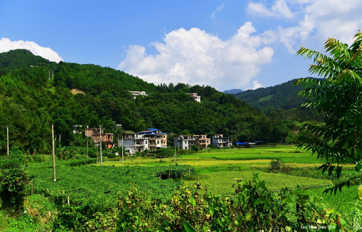 天宝村侗族山寨风光