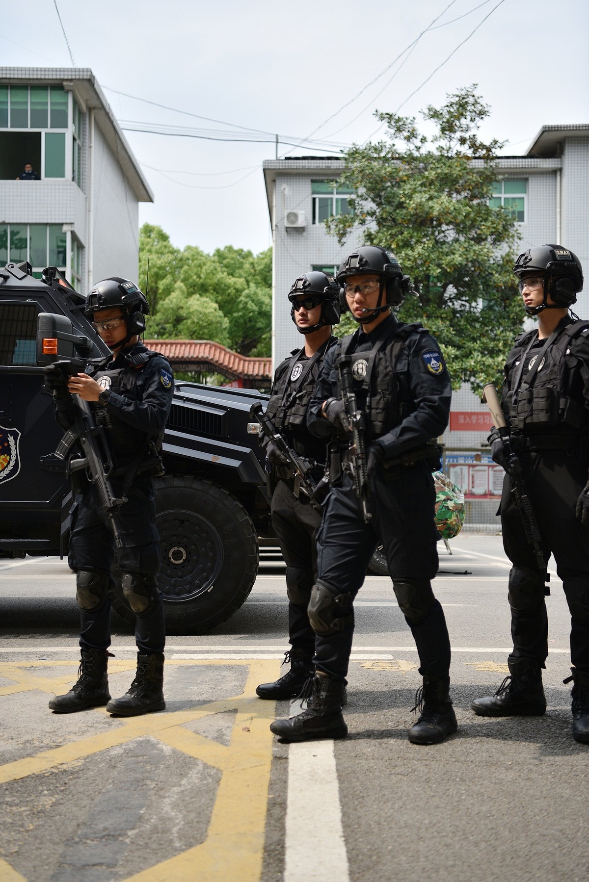 公安特警  整装待发