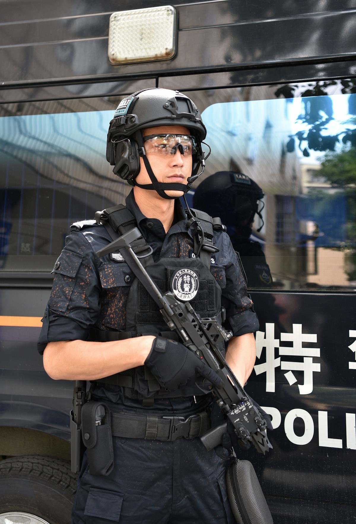 公安特警  整装待发