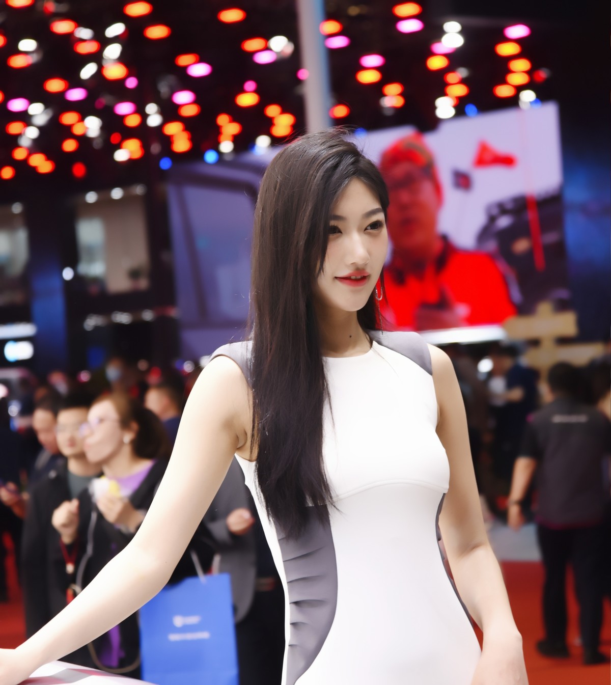 2023上海车展美女车模一