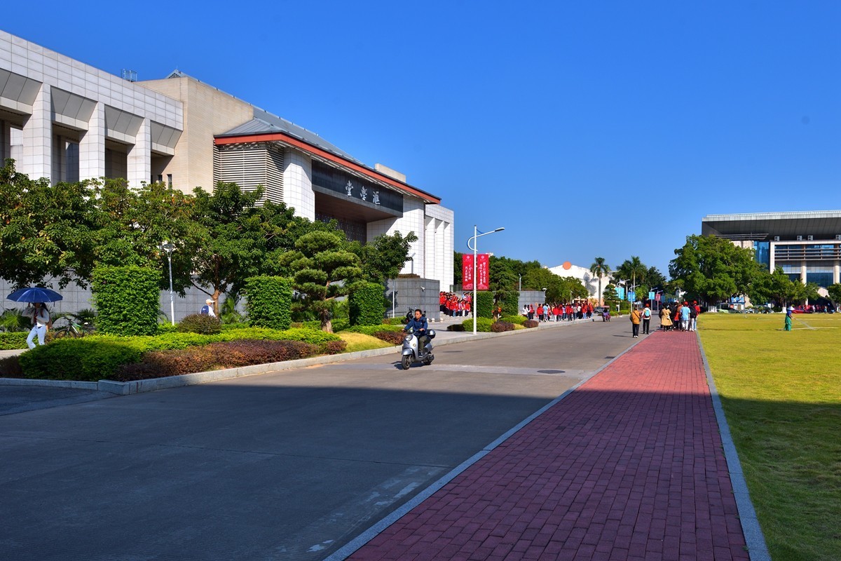 大学校园出行9