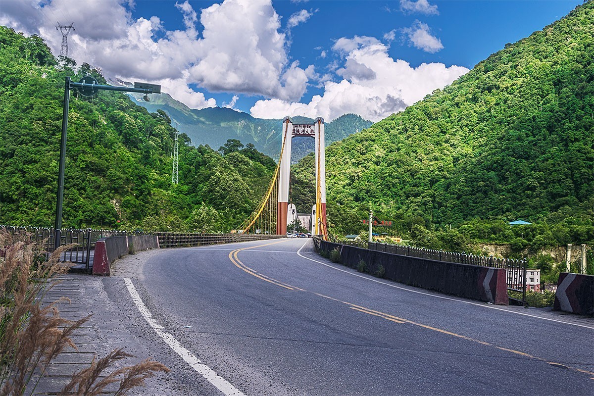 路边停车看风景       318线八宿到通麦片段
