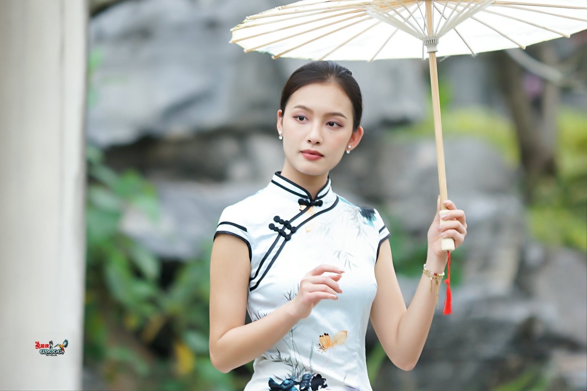 【春日旗袍美女】---媛媛