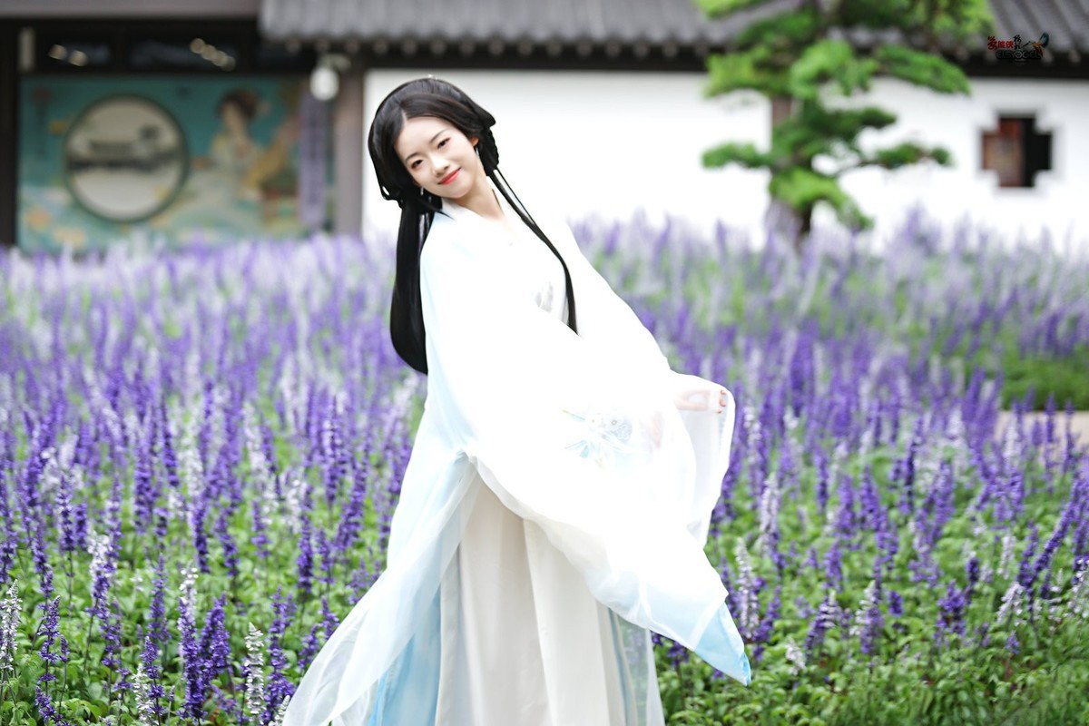 【紫花海漫步】---雅懿