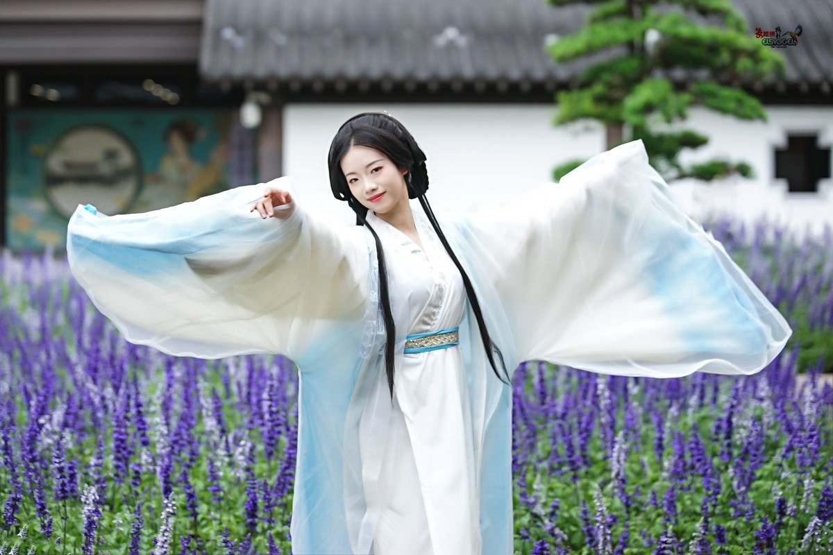 【紫花海漫步】---雅懿