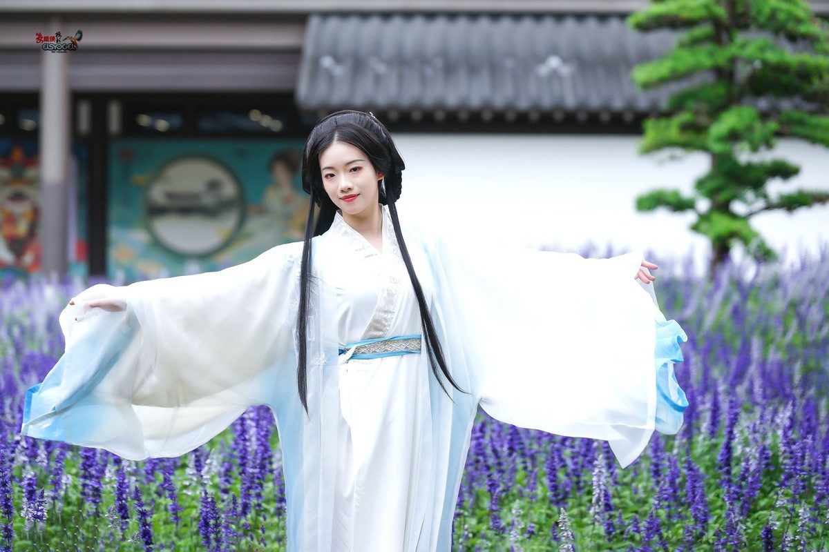 【紫花海漫步】---雅懿