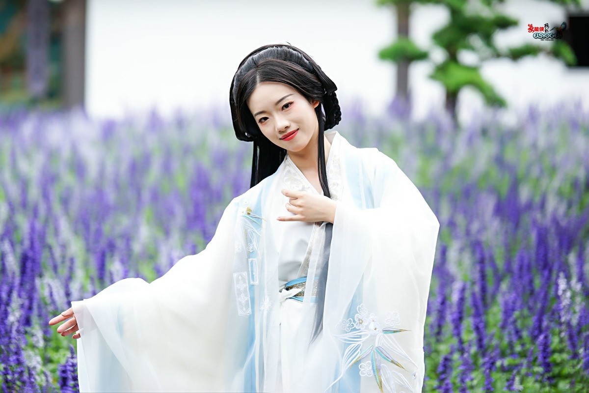 【紫花海漫步】---雅懿