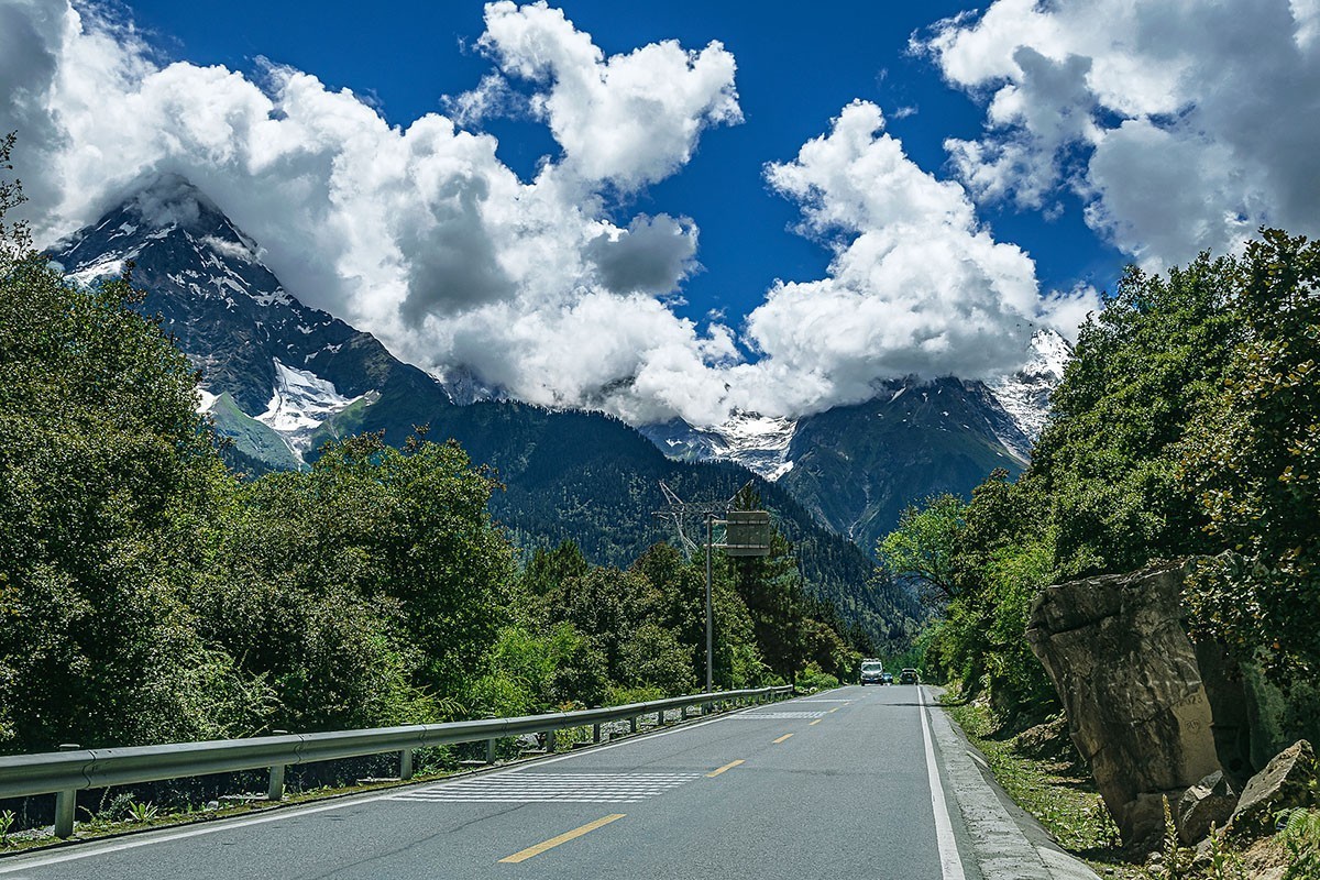 路边停车看风景       318线八宿到通麦片段
