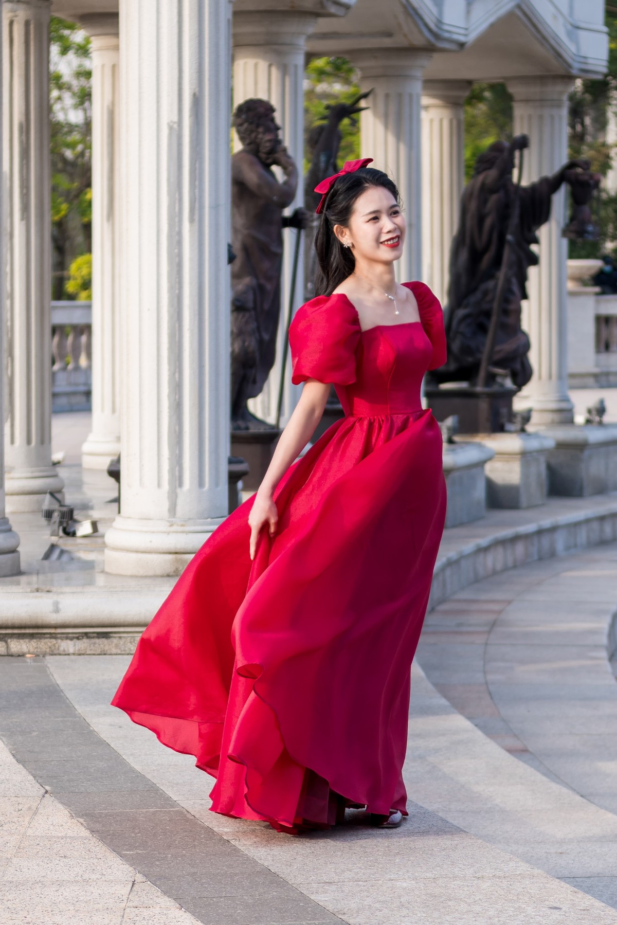 红色连衣裙