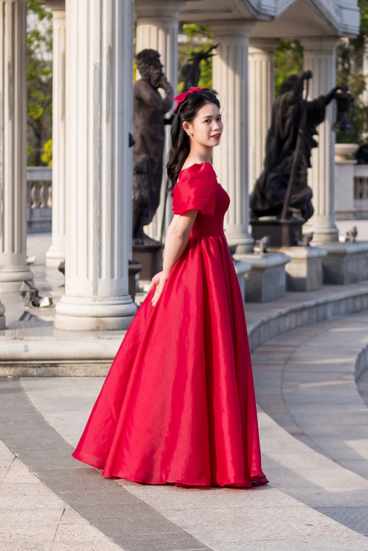 红色连衣裙