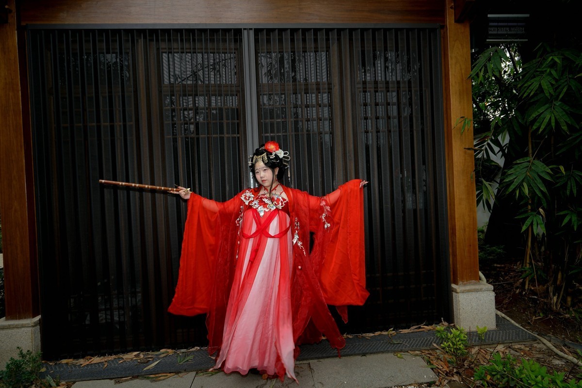 古琴台的红衣美女！