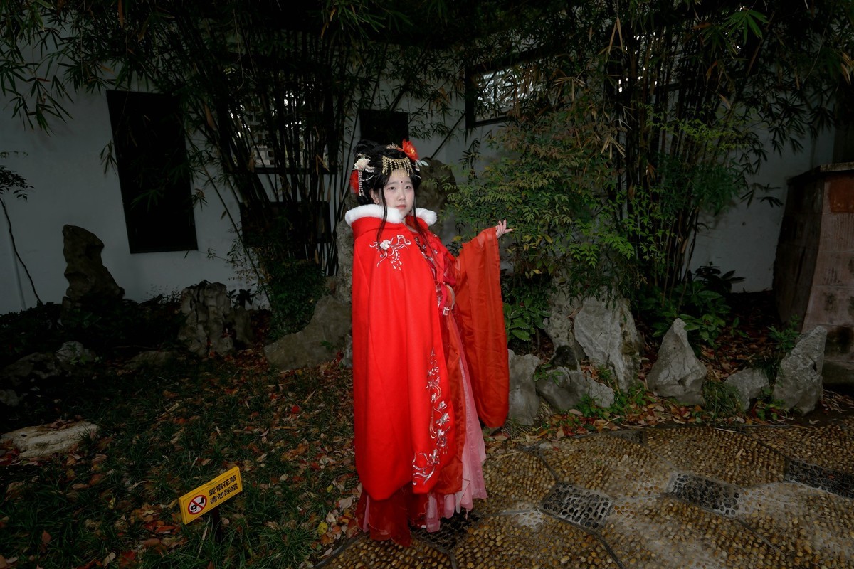 古琴台的红衣美女！