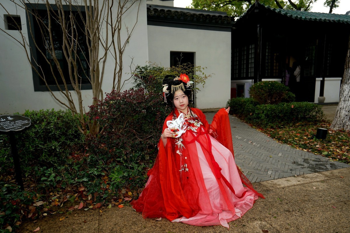 古琴台的红衣美女！