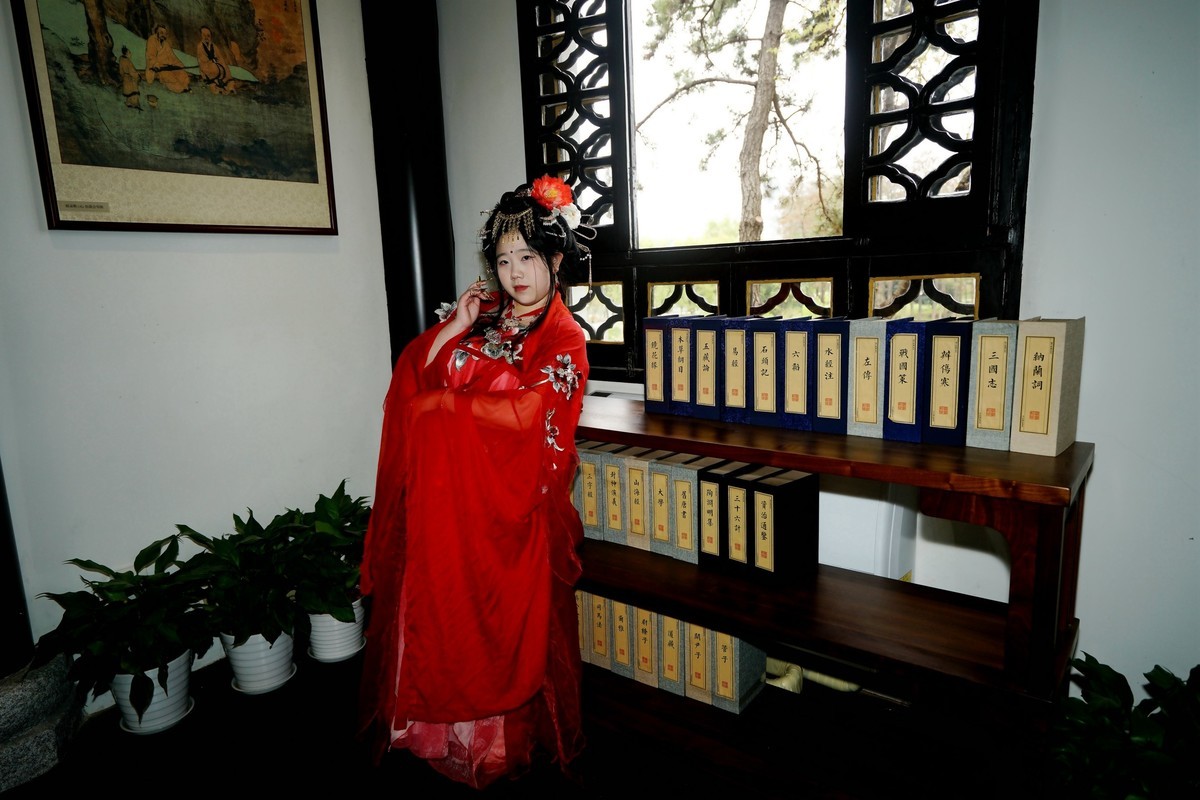 古琴台的红衣美女！