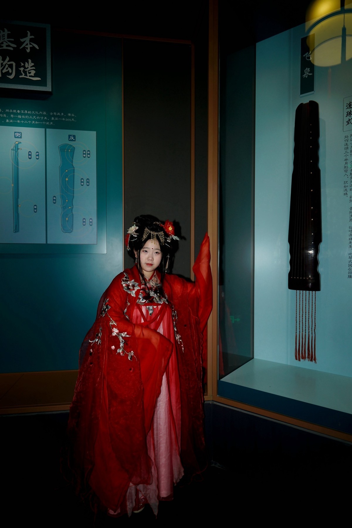 古琴台的红衣美女！