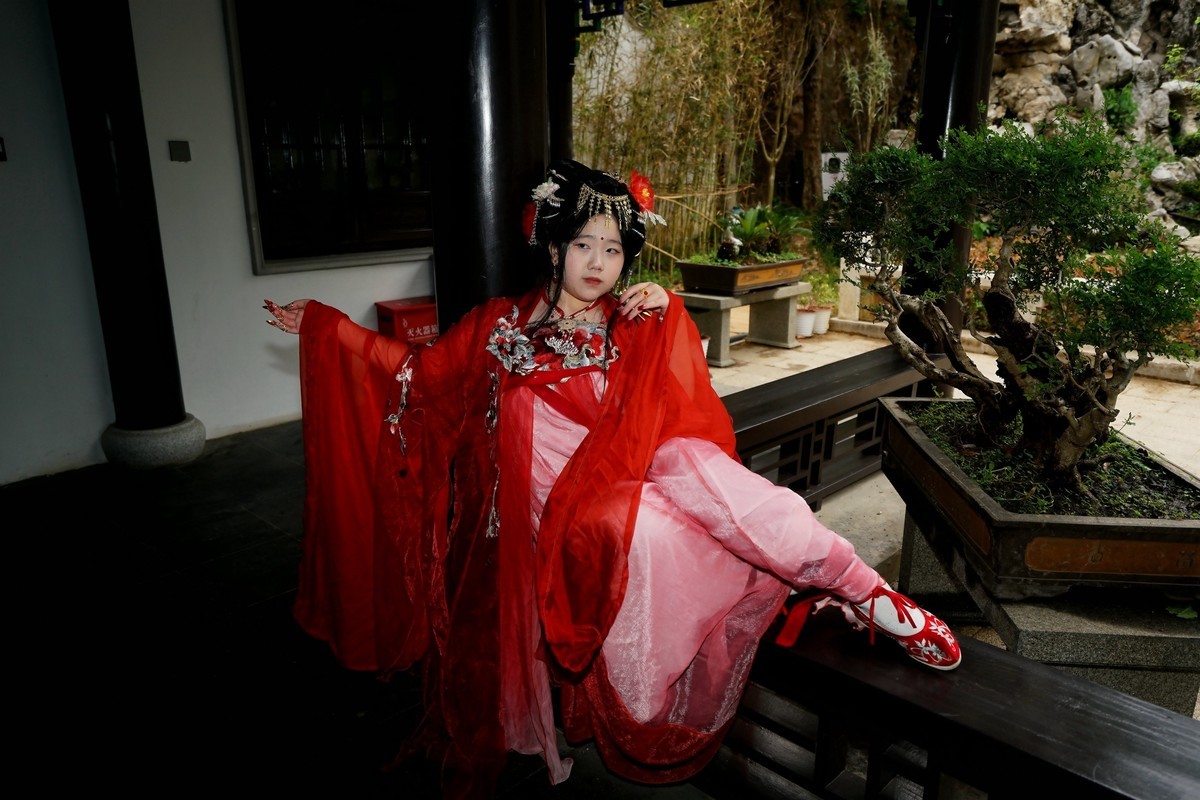 古琴台的红衣美女！