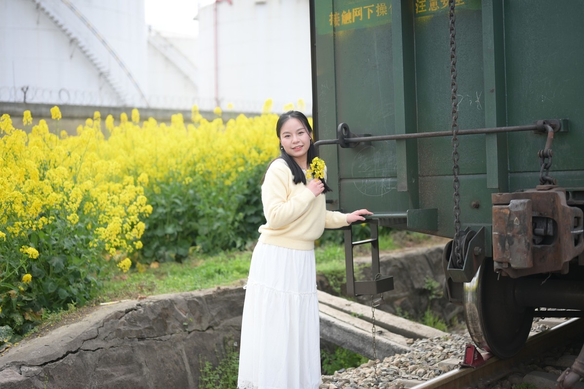 Z63+50mm 1.8S油菜花妹妹