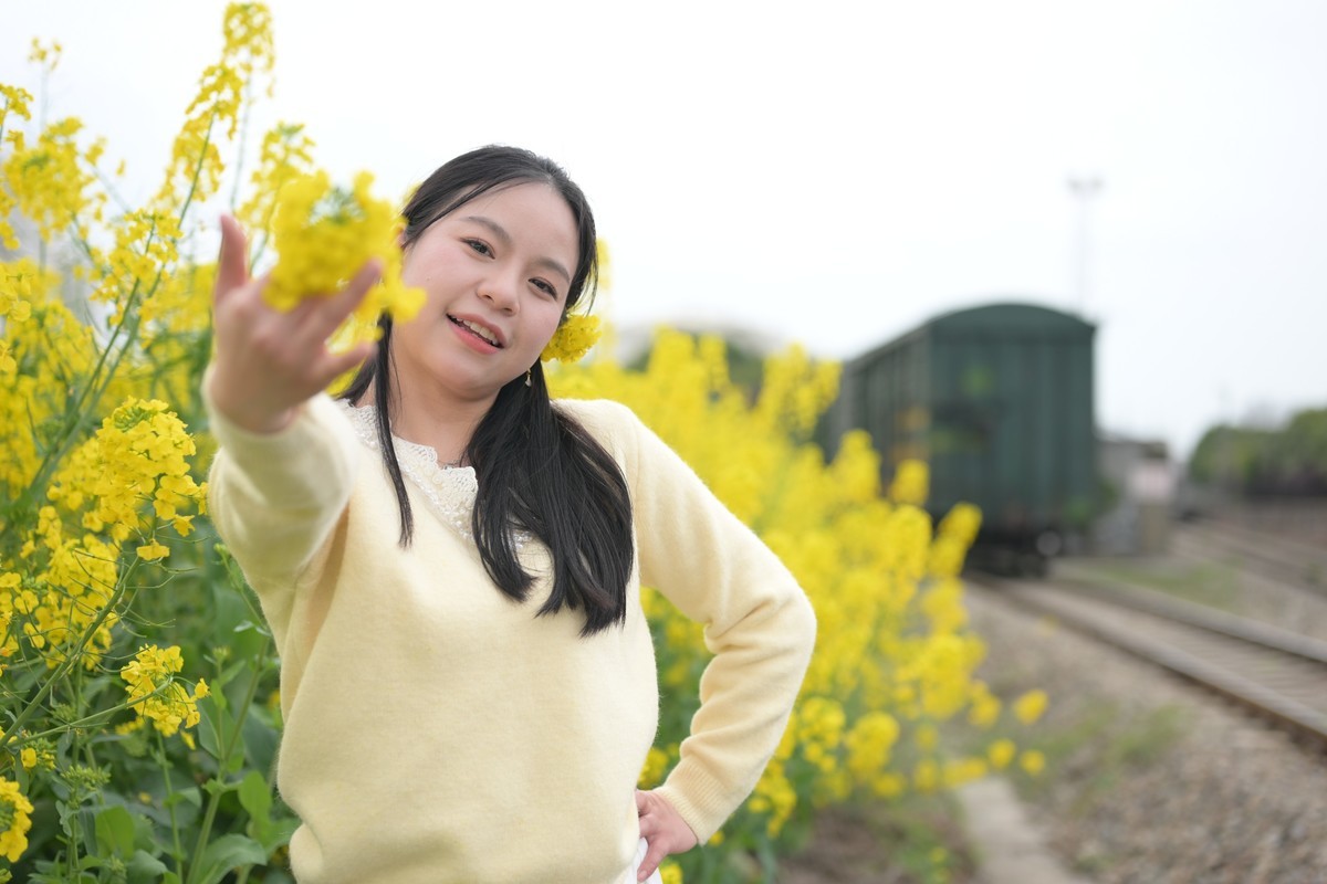 Z63+50mm 1.8S油菜花妹妹
