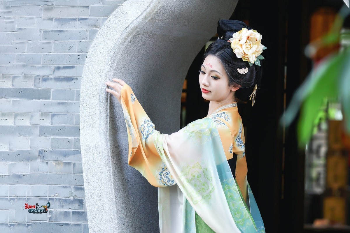 【瓶中花】---小覔