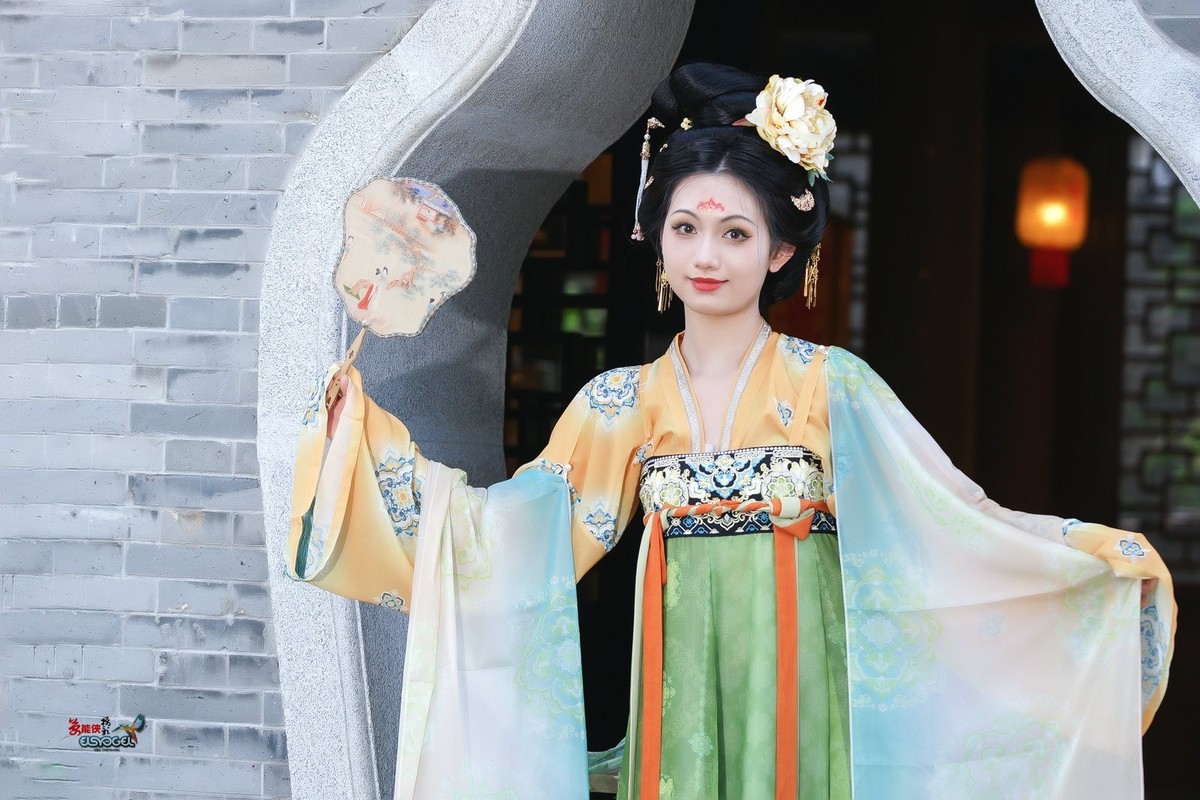 【瓶中花】---小覔