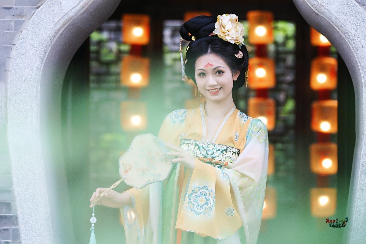 【瓶中花】---小覔