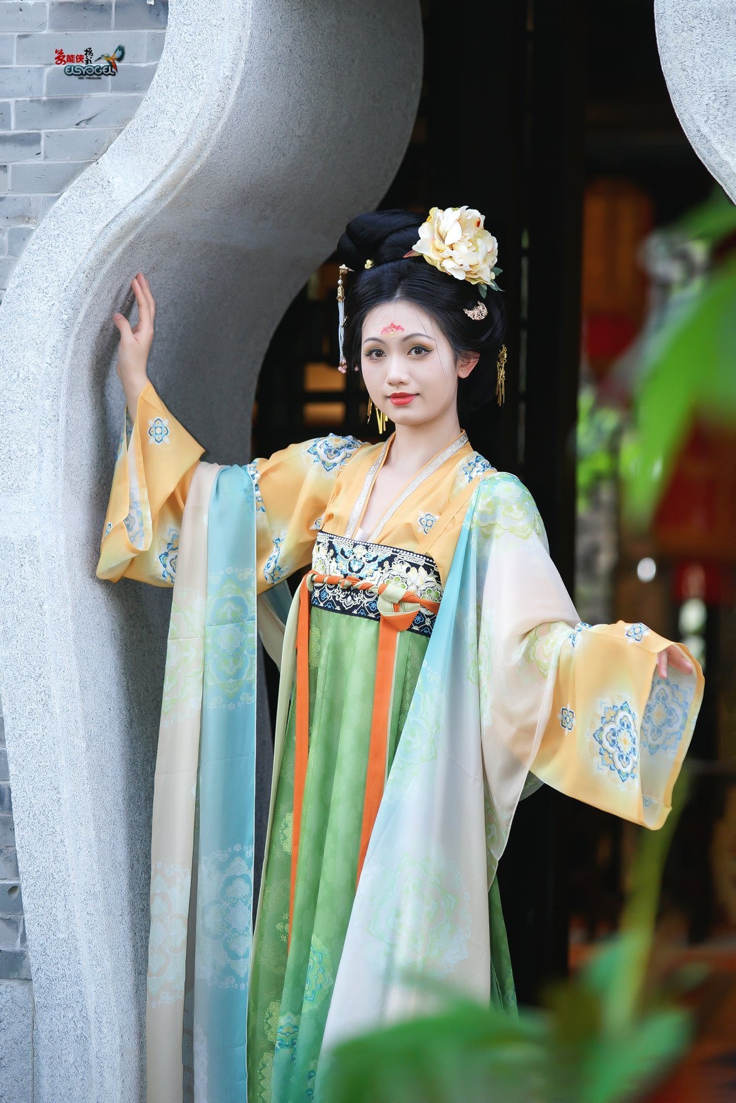 【瓶中花】---小覔