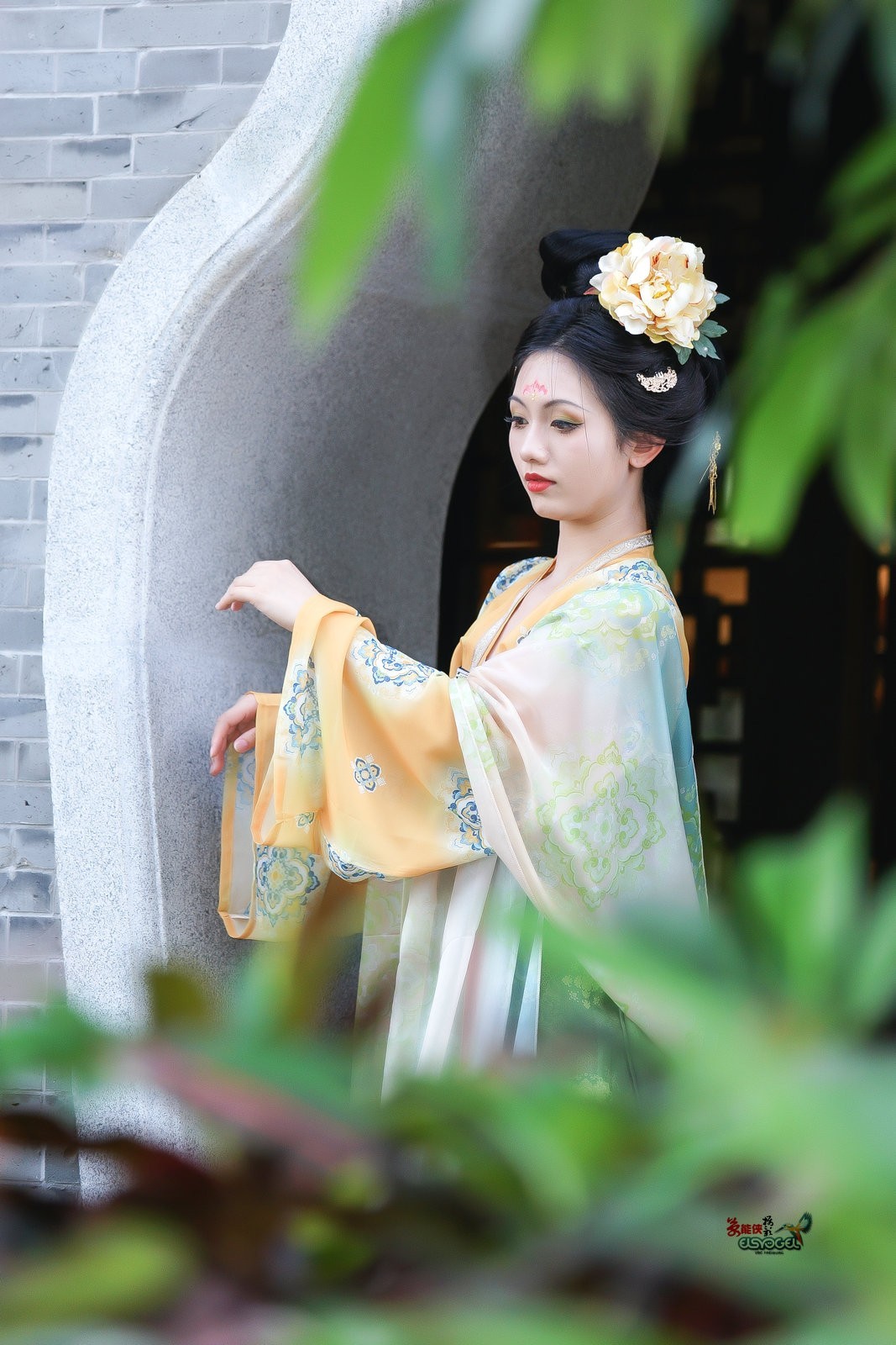 【瓶中花】---小覔