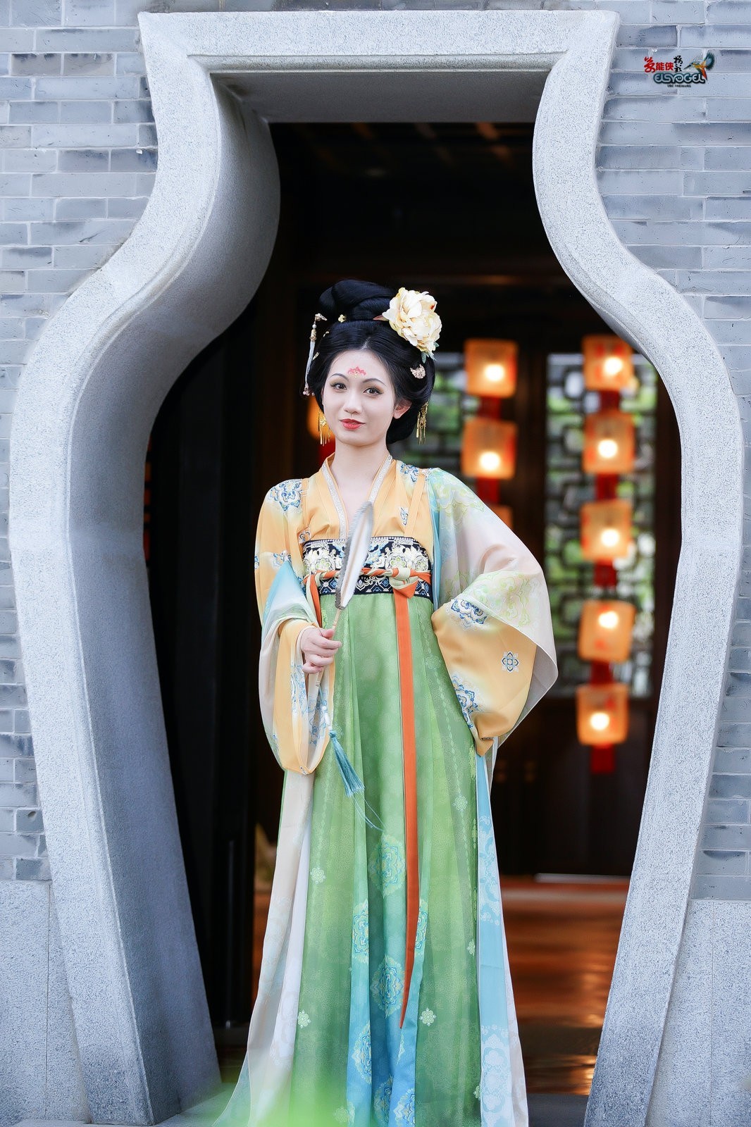 【瓶中花】---小覔