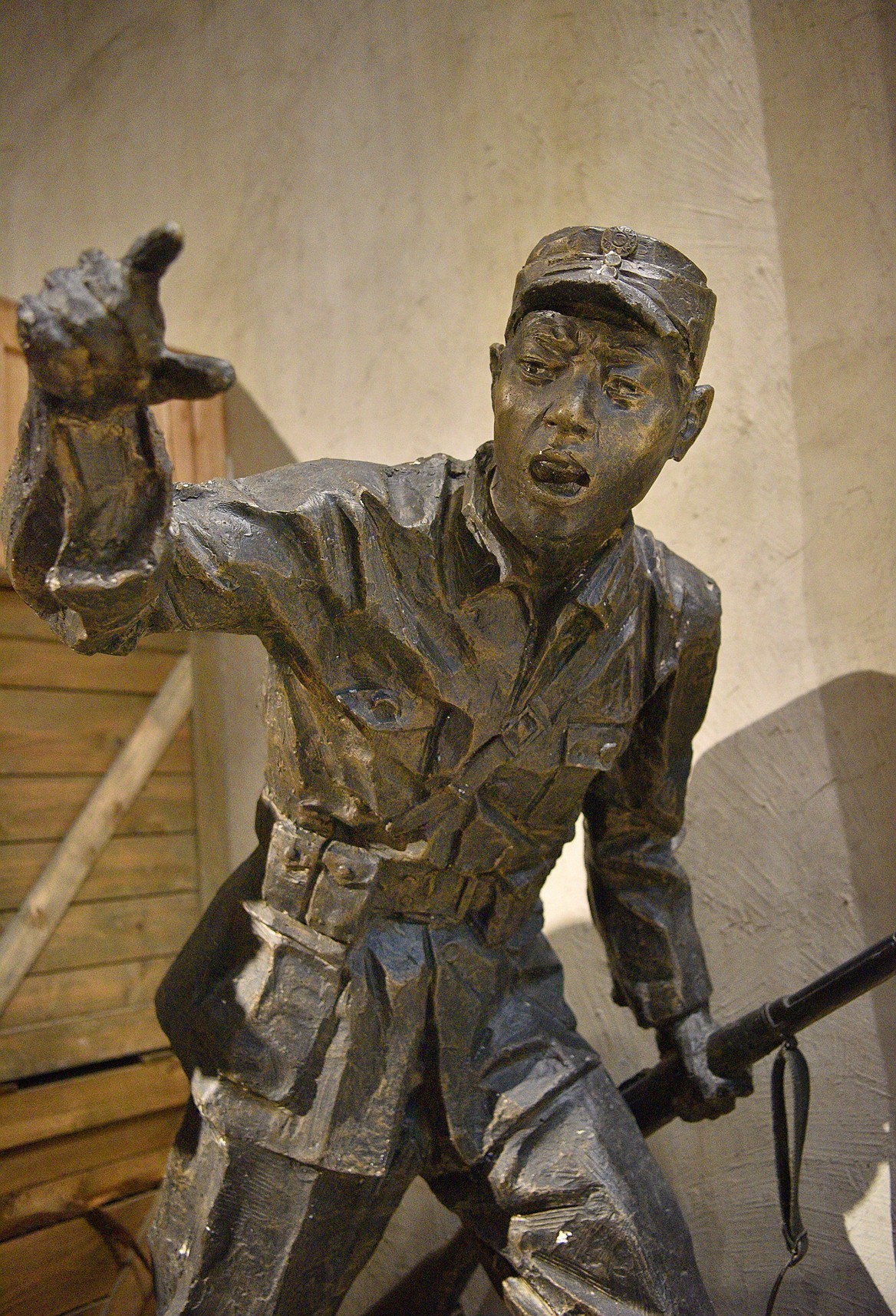 3上海四行仓库抗战馆八百壮士纪念雕像实拍