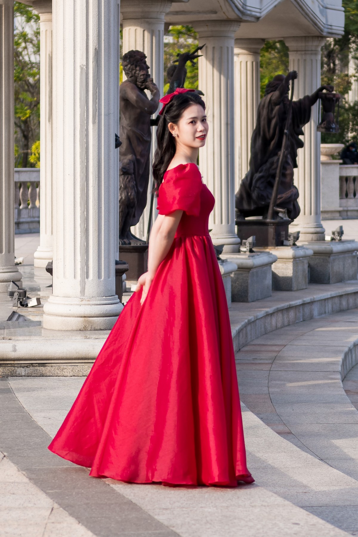 红色连衣裙