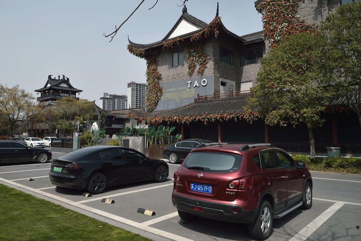 [  人  文  风  光  ]