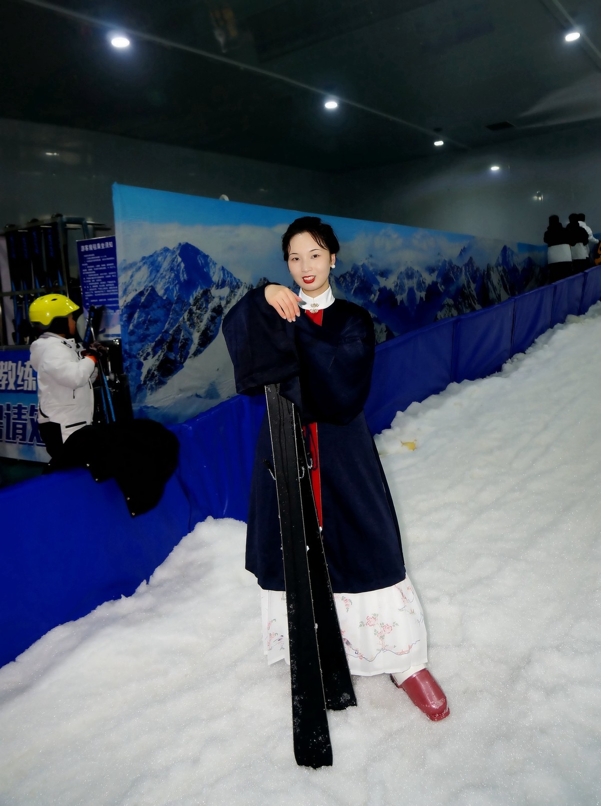 夏日滑雪场美女！