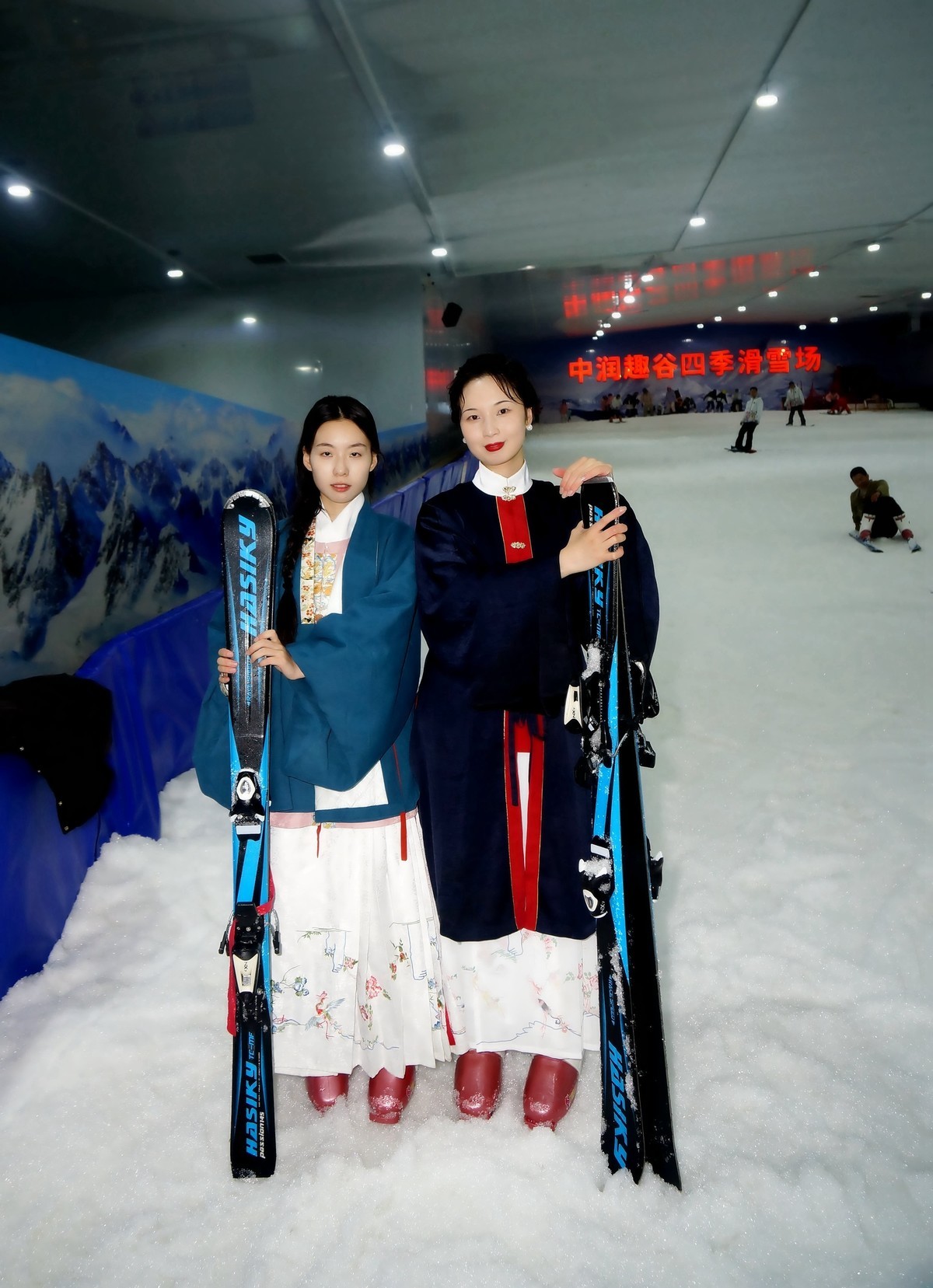 夏日滑雪场美女！