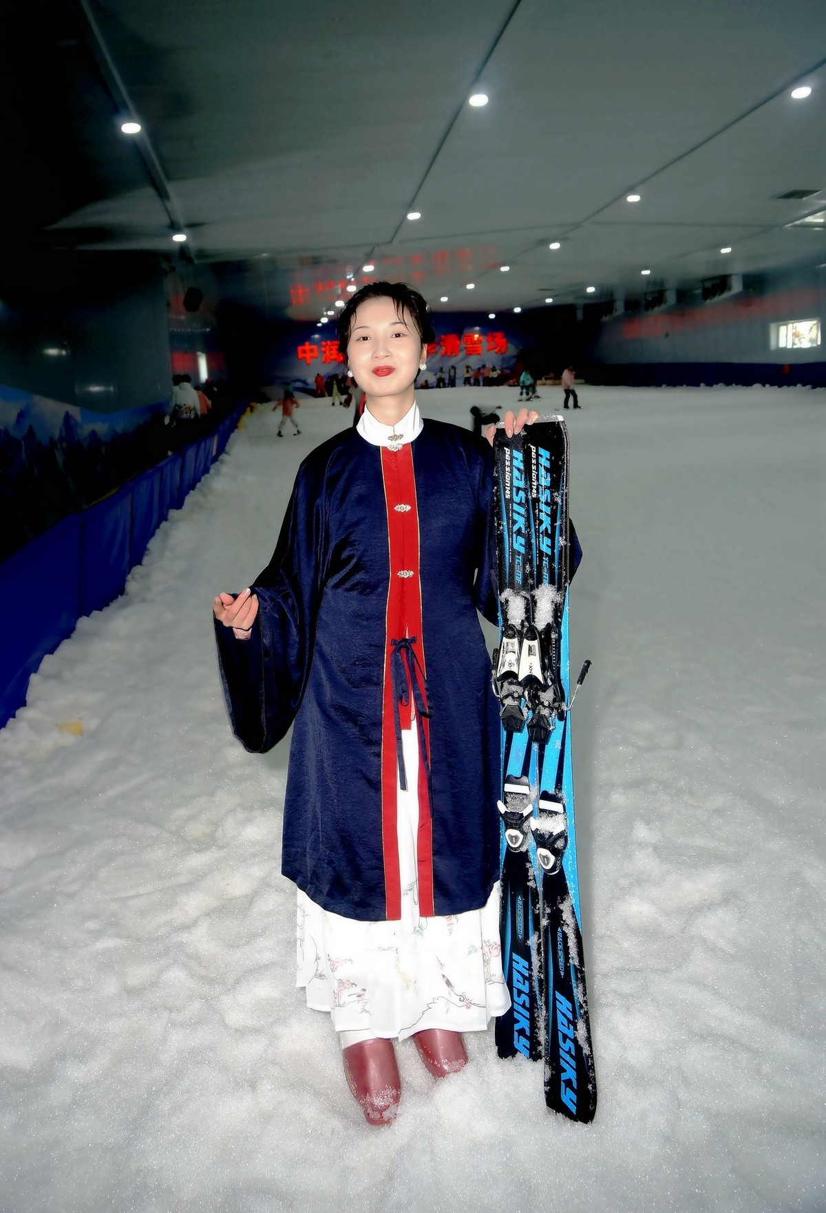 夏日滑雪场美女！