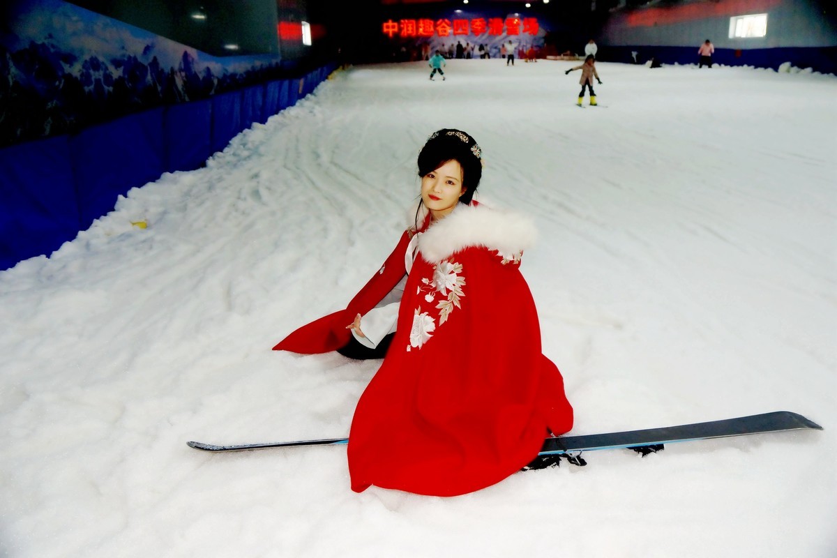 夏日滑雪场美女！