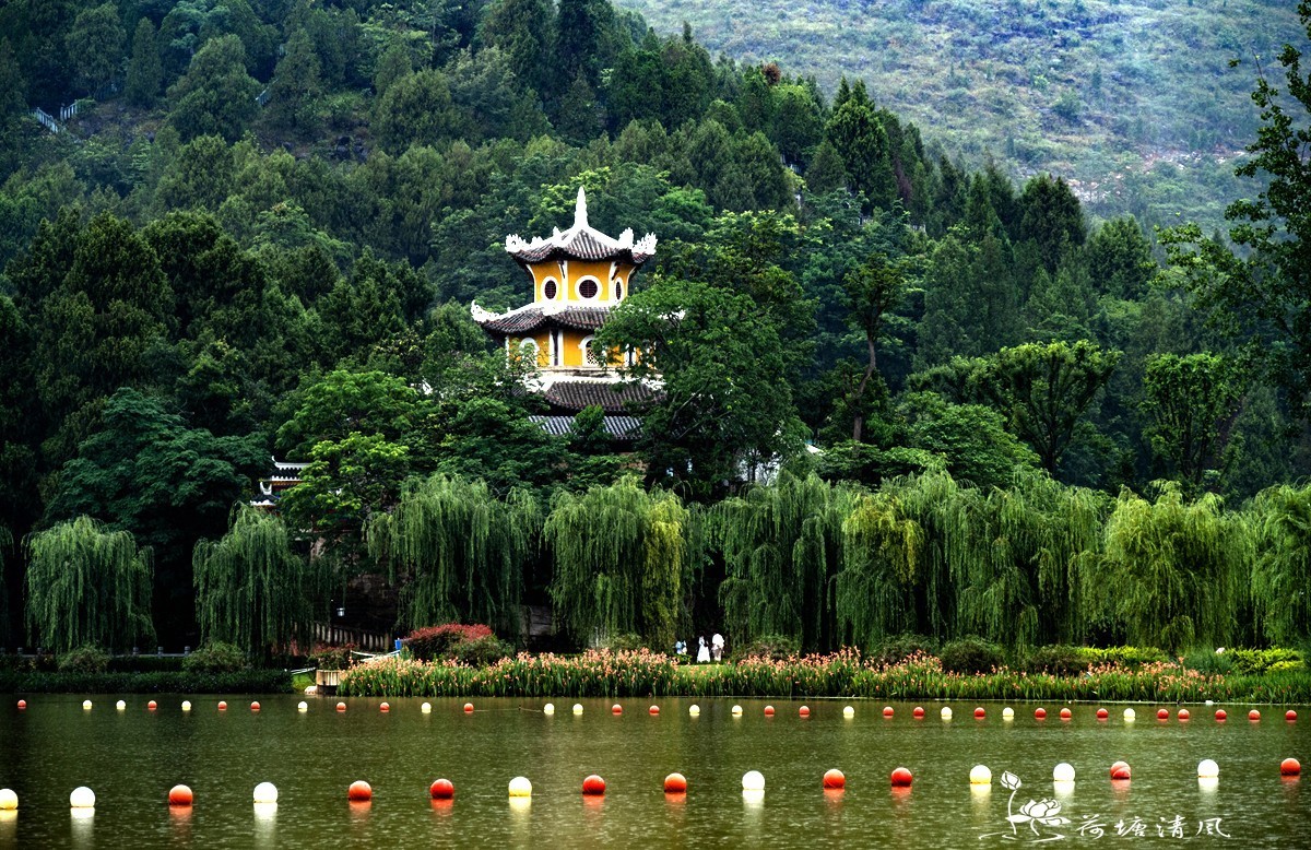 贵州省、安龙县境内风光图片。这里是南明永历皇帝住过的皇城，晚清重