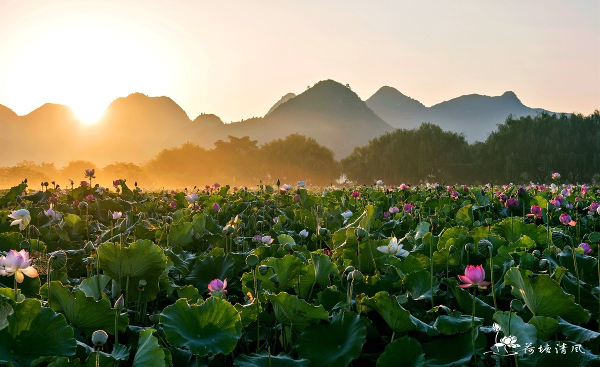 贵州省、安龙县境内风光图片。这里是南明永历皇帝住过的皇城，晚清重