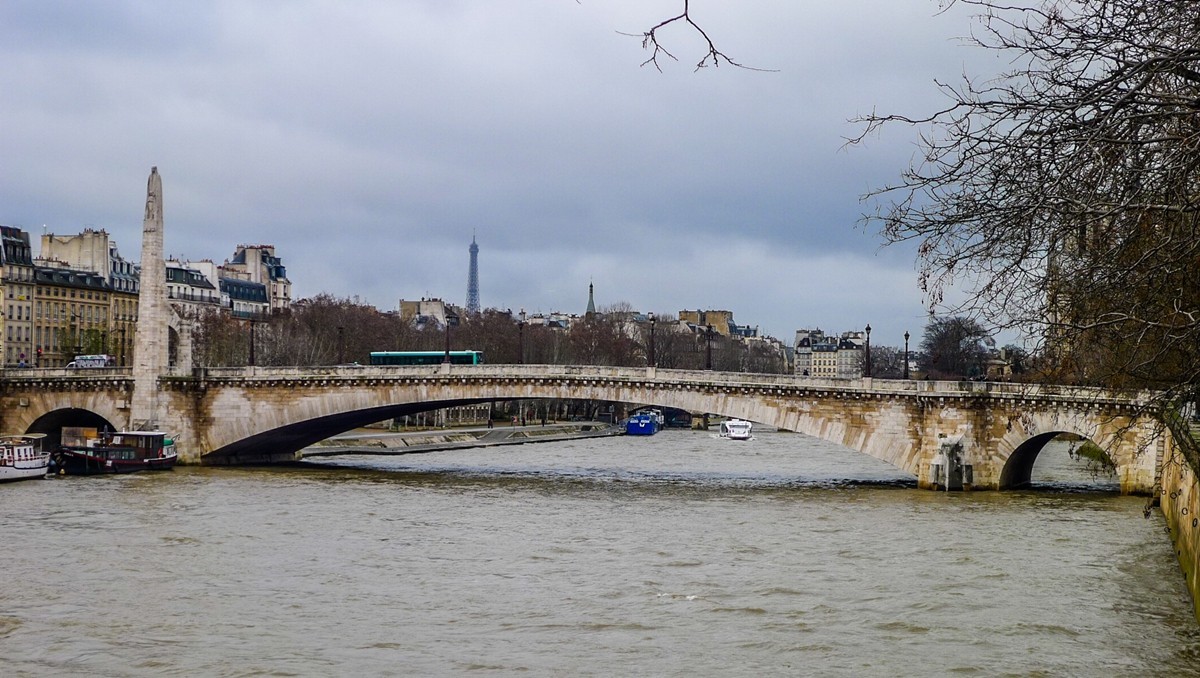 塞纳河景（巴黎）