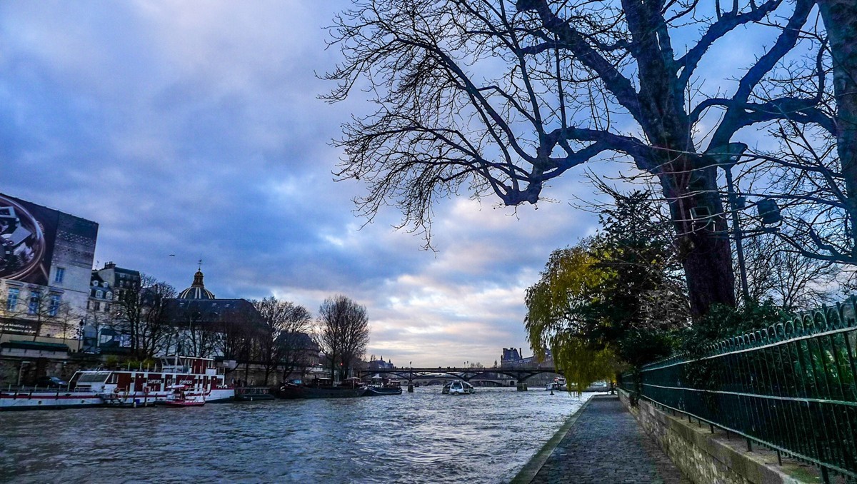 塞纳河景（巴黎）
