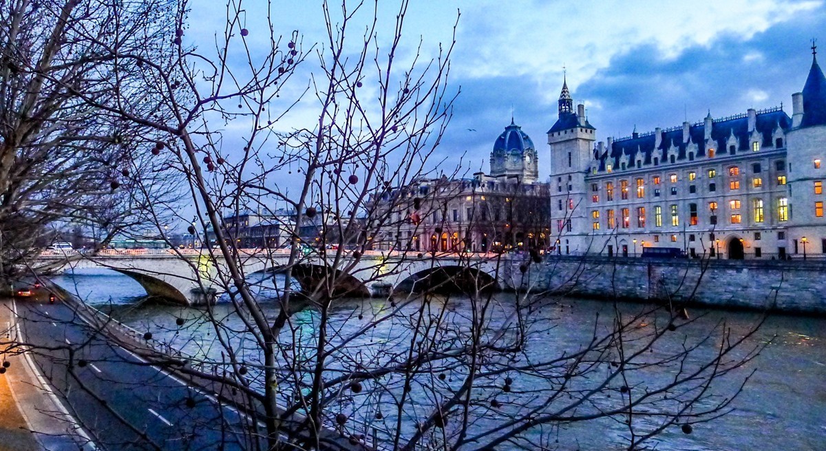 塞纳河景（巴黎）