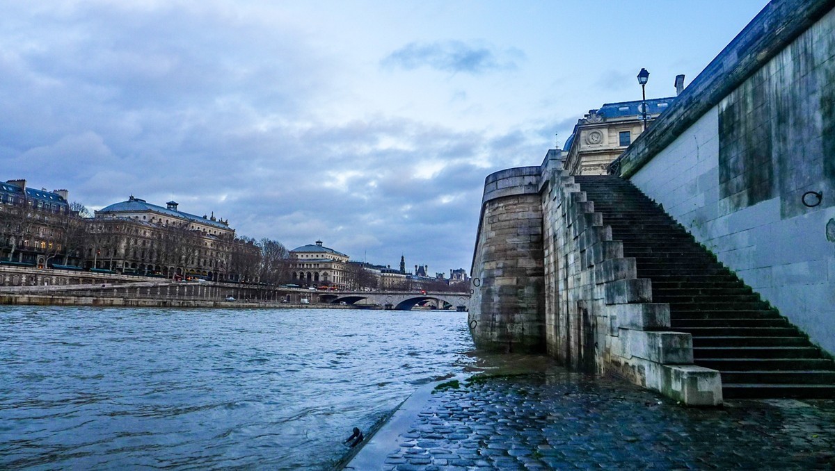塞纳河景（巴黎）