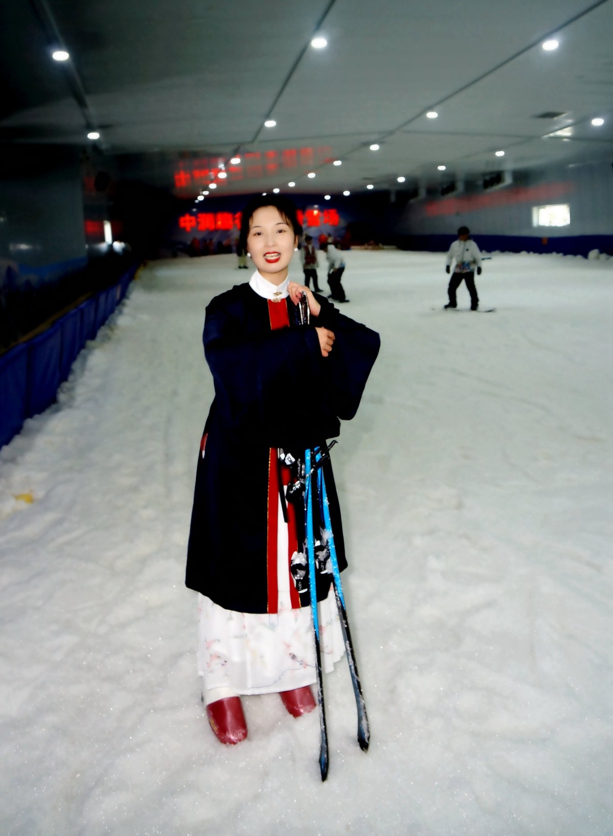 夏日滑雪场美女！