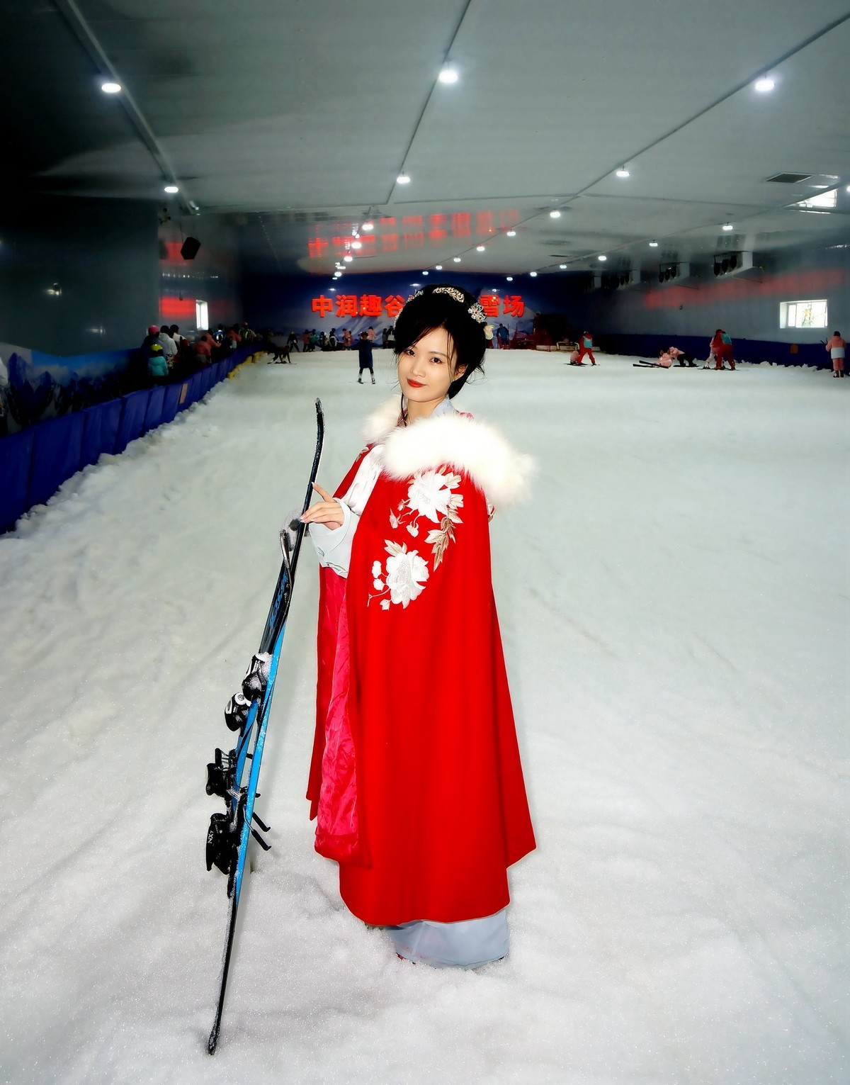 夏日滑雪场美女！