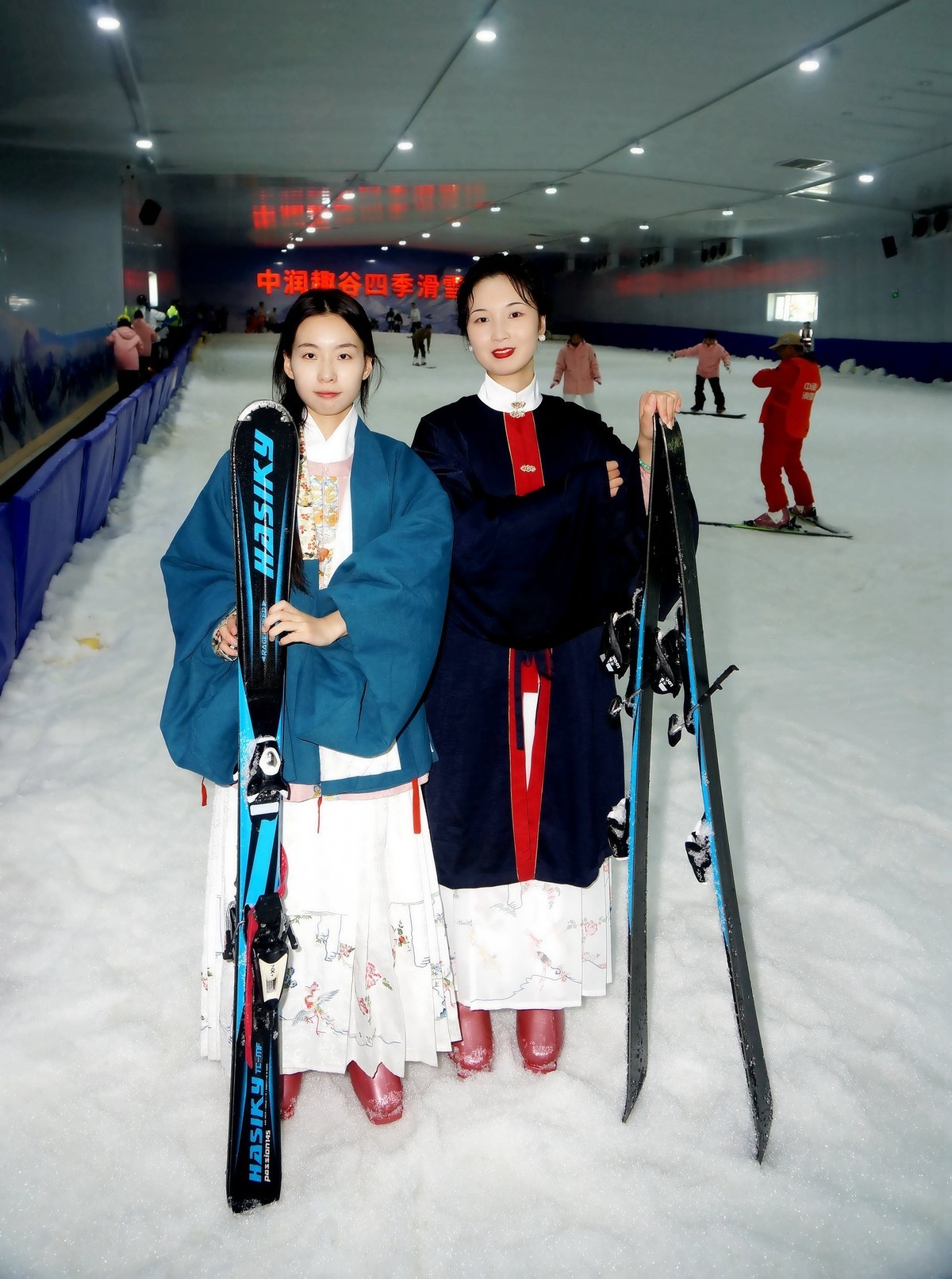 夏日滑雪场美女！