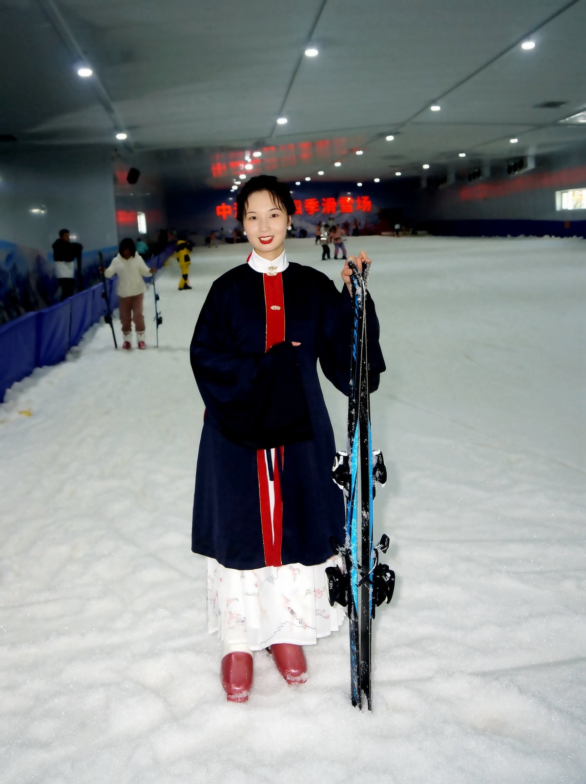 夏日滑雪场美女！